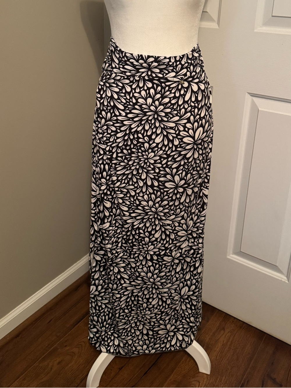 Maxi skirt with side split